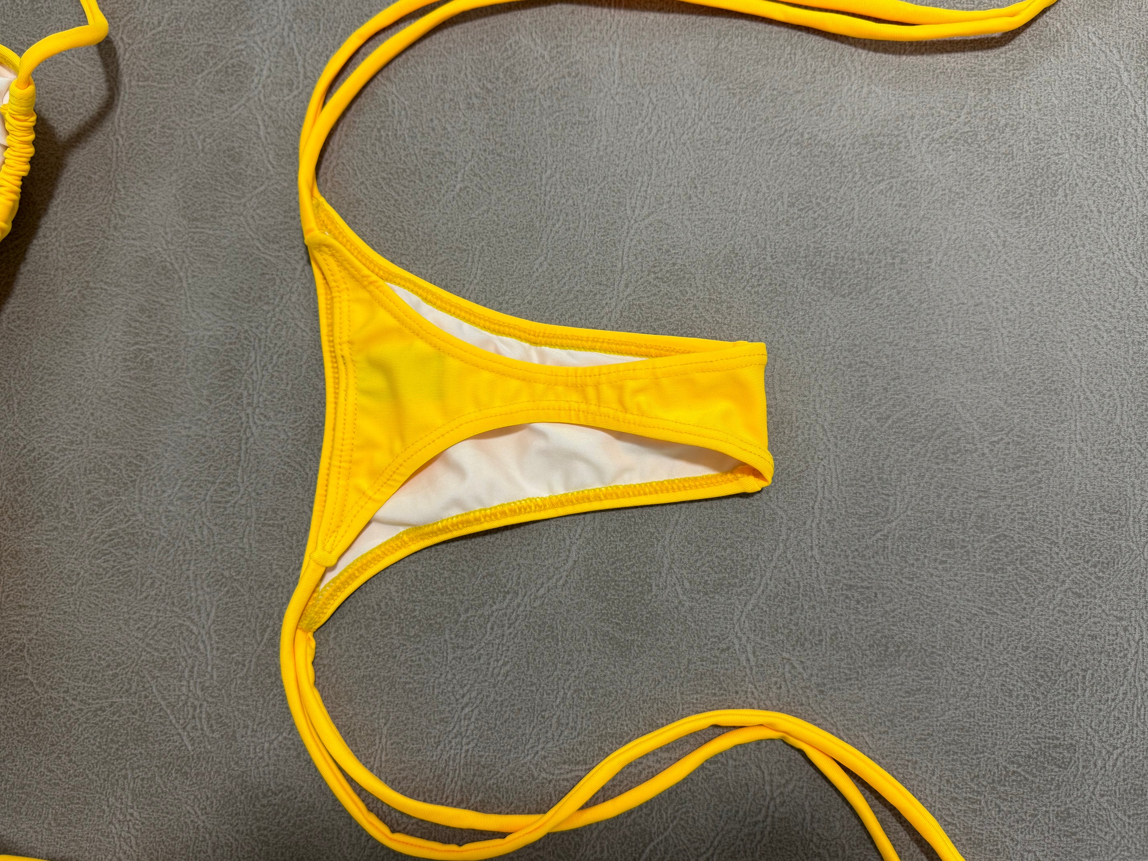 Tanga bikini Sunset