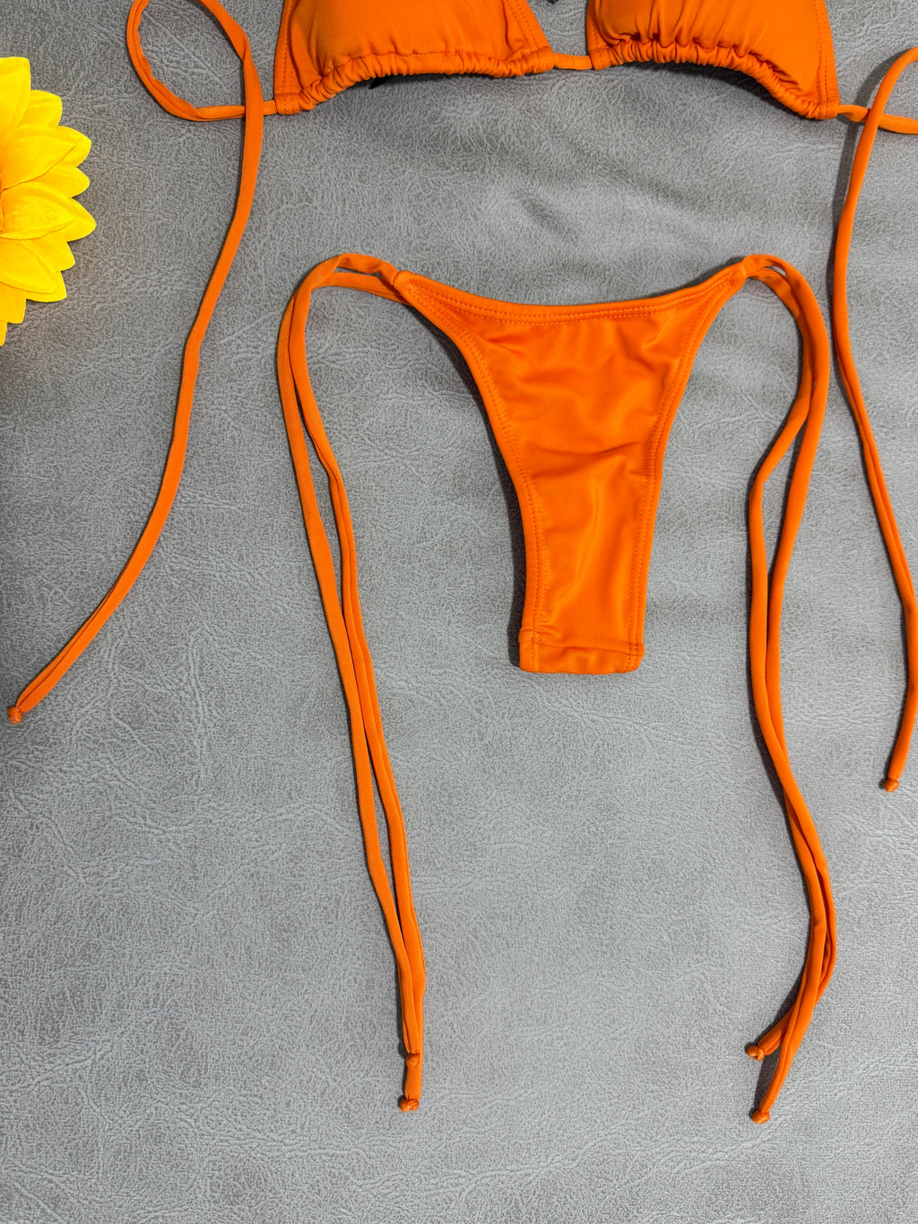 Tanga bikini Sunset